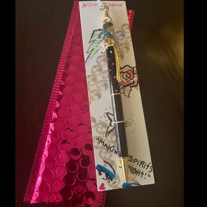 Betsy Johnson pen